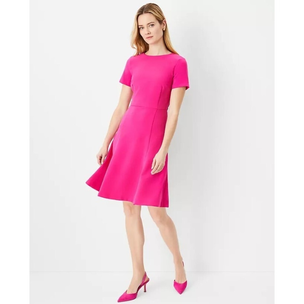 Ann Taylor Pink Fit and Flare Dress Short Sleeve Crew Neck Crepe Size 6 SP24